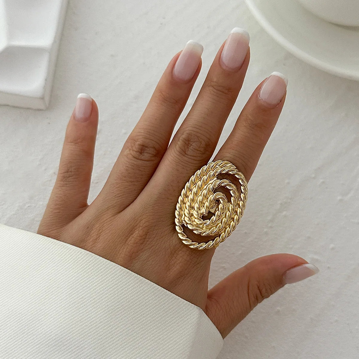 HUANZHI Punk Wrinkle Large Oval Imitation Pearl Rings Personality Exaggerated Vintage Geometric Jewelry for Women 2024 New