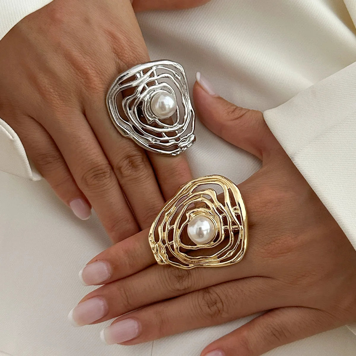 HUANZHI Punk Wrinkle Large Oval Imitation Pearl Rings Personality Exaggerated Vintage Geometric Jewelry for Women 2024 New