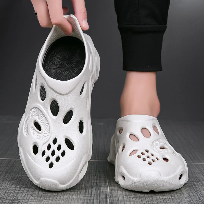 Summer Comfortable Men's Garden Clogs Breathable EVA Injection Shoes Casual Sandal Woman Beach Slippers Water Shoes Clogs Cheap