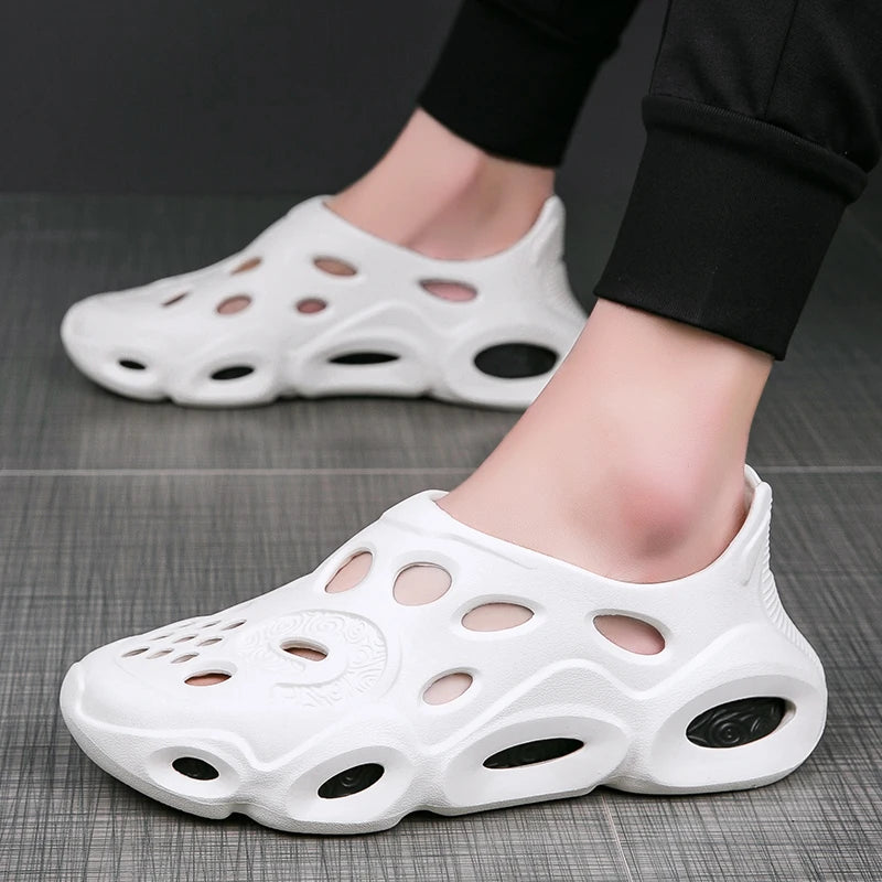 Summer Comfortable Men's Garden Clogs Breathable EVA Injection Shoes Casual Sandal Woman Beach Slippers Water Shoes Clogs Cheap