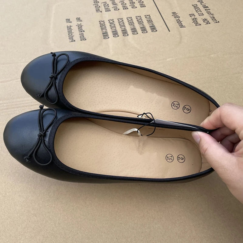حذاء باليه أنيق من الحرير سهل الارتداء من Aneikeh Fashion باللون الأسود 2024 حذاء باليه مسطح بكعب منخفض وعقدة ضحلة صيفية للسيدات