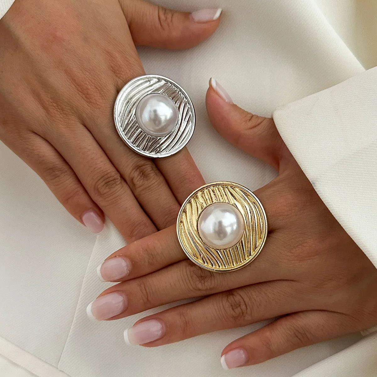 HUANZHI Punk Wrinkle Large Oval Imitation Pearl Rings Personality Exaggerated Vintage Geometric Jewelry for Women 2024 New